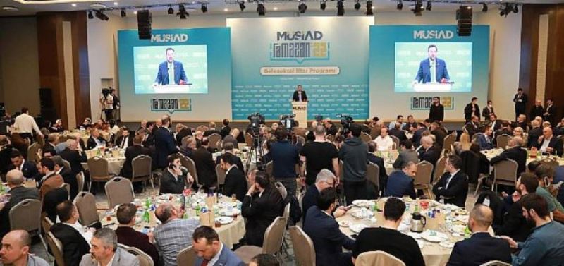 Siyaset ve is dünyasinin önde gelen isimleri MÜSIAD iftarinda bir araya geldi