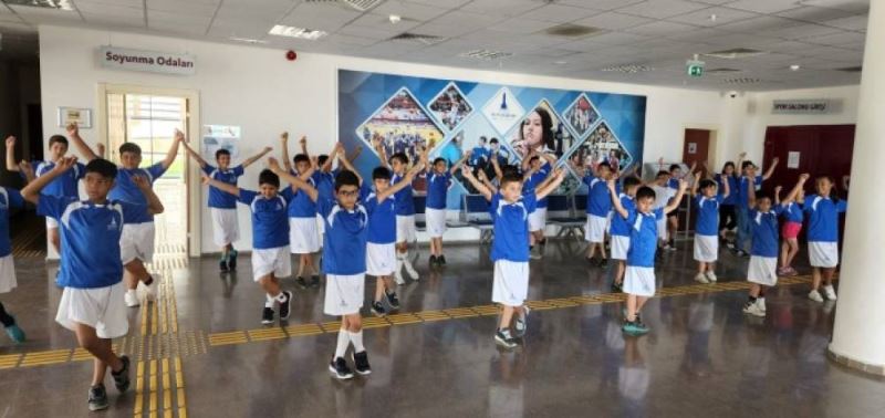 Roman çocuklar hem eglendi hem yüzme ögrendi