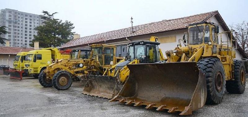 Kirsehir Belediyesi buzlanmaya karsi önlem aldi!