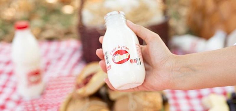 Yaz aylarinin vazgeçilmez içecegi ayran faydalariyla sasirtiyor