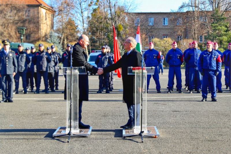 Türk Polisi, Macar Hudut kapisinda