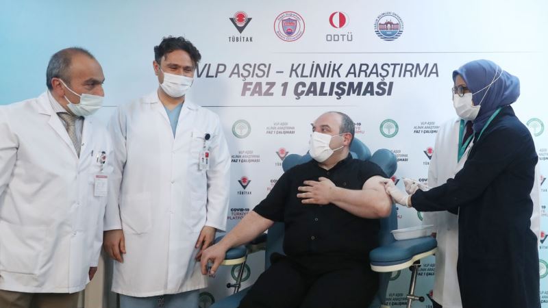 Gönüllü Bakan Varank, yerli asisini oldu