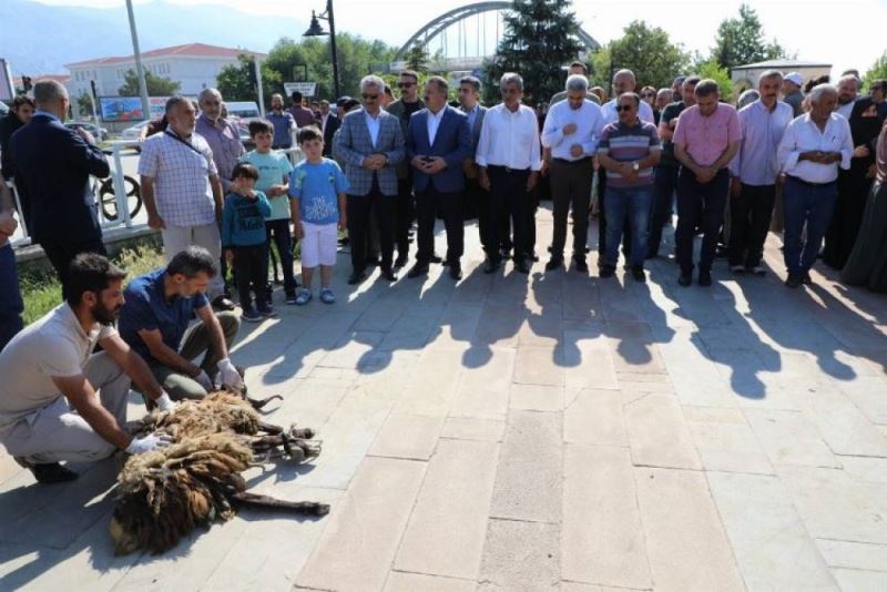 Erzincanli haci adaylar kutsal topraklara ugurlandi