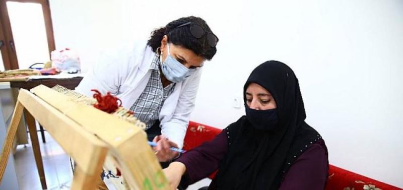 Kadinlar Hem Ögreniyor Hem Ev Ekonomilerine Katki Sagliyor