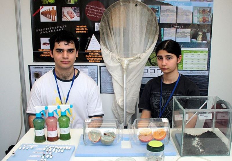 Genç arastirmacilar projelerini sergiliyor
