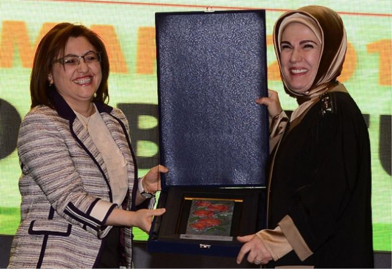 Basari öyküsü yazmak zorundayiz