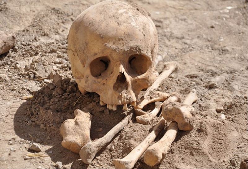 800 yil önce otopsi yapilmis