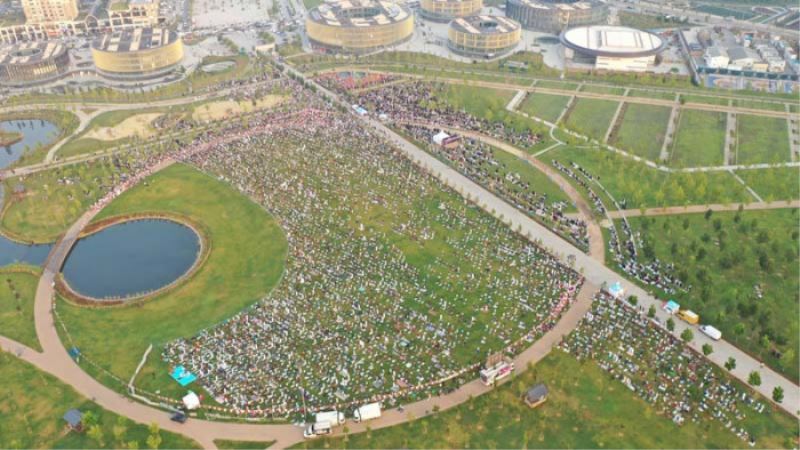 Basaksehir’in manevi atmosferinde bayram namazi