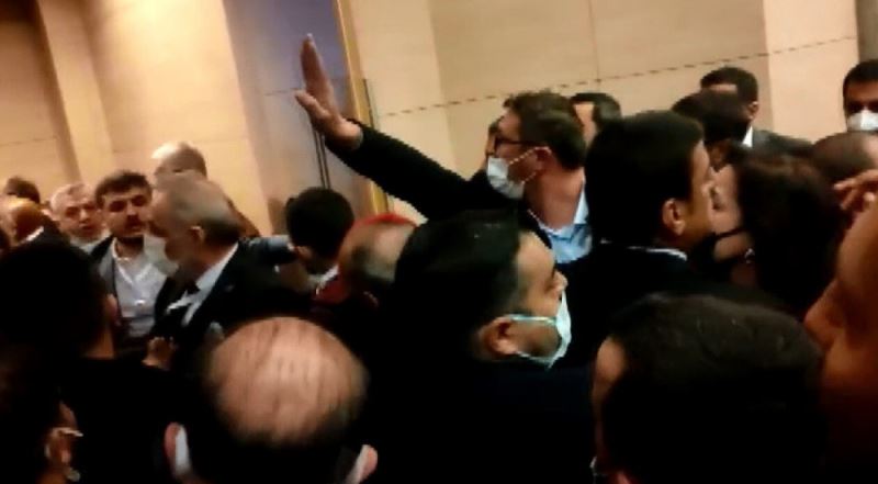 IYI Partililer birbirine girdi