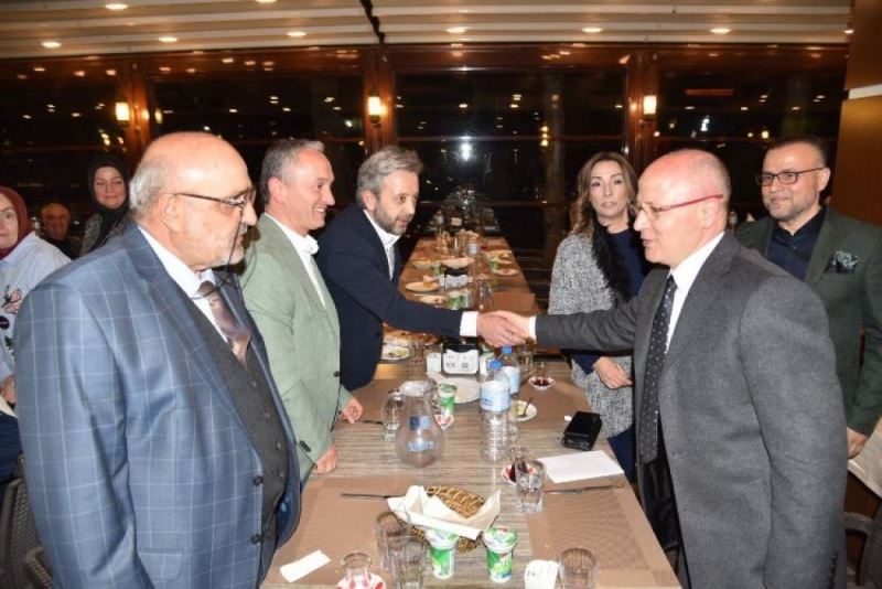 AK Parti Bursa Nilüfer Ilçe teskilati iftar düzenledi