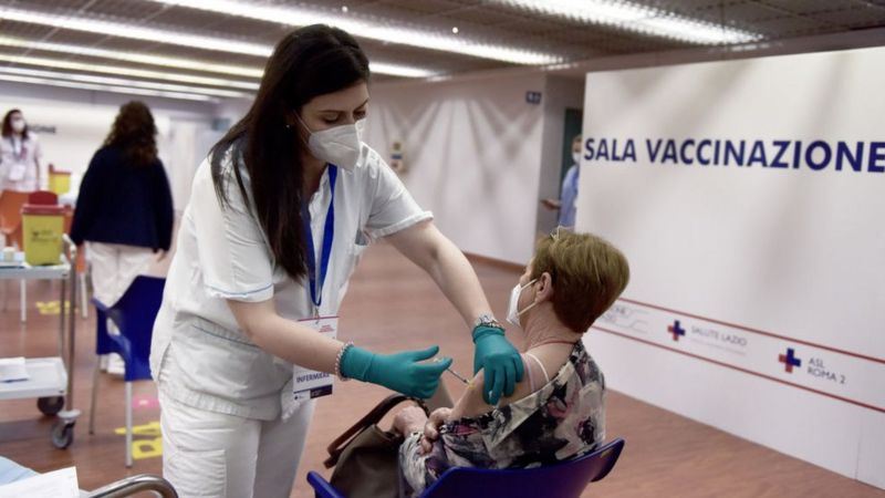 Italya’da ‘kokteyl asi’ karari tartisma yaratti