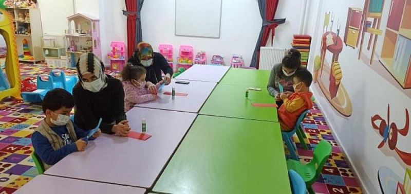 Anne Çocuk Oyun Evinde Yaz Eglenceleri
