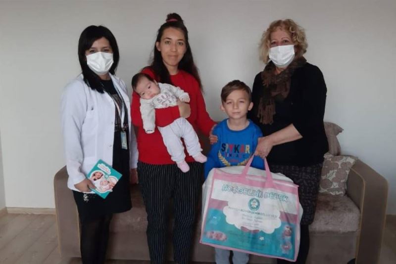 Manisa Büyüksehir’den 3 aileye ‘Hos Geldin Bebek’ ziyareti