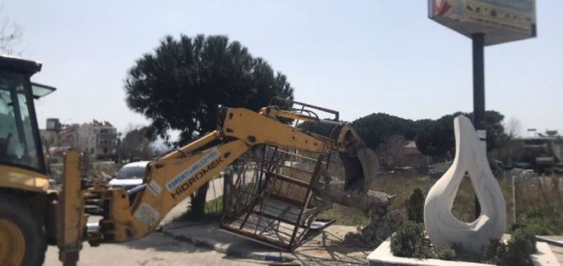 Edremit Belediyesi Görüntü Kirliligine Müdahale Ediyor