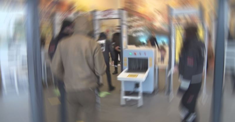 Son dakika haberler... Karantina ihlali yapan yabanci uyruklu, alisveris merkezi girisinde yakalandi