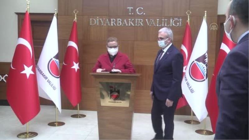 Pekcan: “Düsük faizli kredi kullanan esnaflarimizin kredisi Haziran sonuna kadar ertelendi“