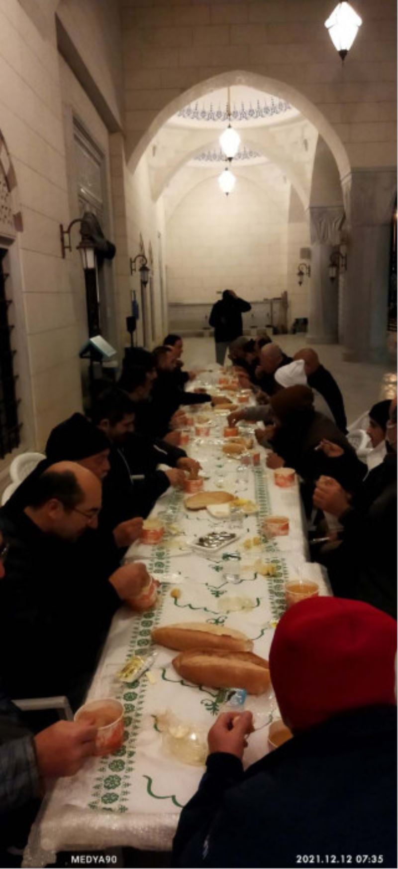 Hayat Park Camiinde pazar günleri sabah namazinda çorba ikrami