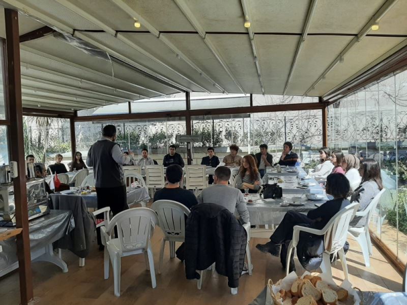 Manisa Vakfi Ögrencilere Kahvalti Verdi