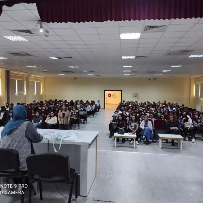 Sitemizin yazari Sema Koca gençler ile bir araya geldi